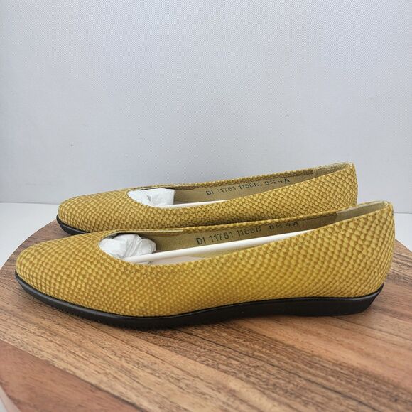 Salvatore Ferragamo W Size 8.5 AAAA NARROW Yellow Nubuck Calf Strana Loafers NIB - Picture 1 of 10